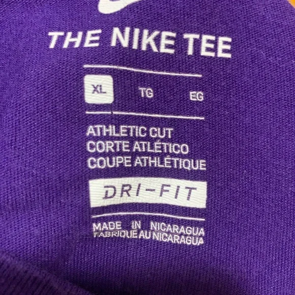 Lakers Lebron James Nike Tee #23 - Used. Good condition. Lakers shirt XL - Picture 4 of 5